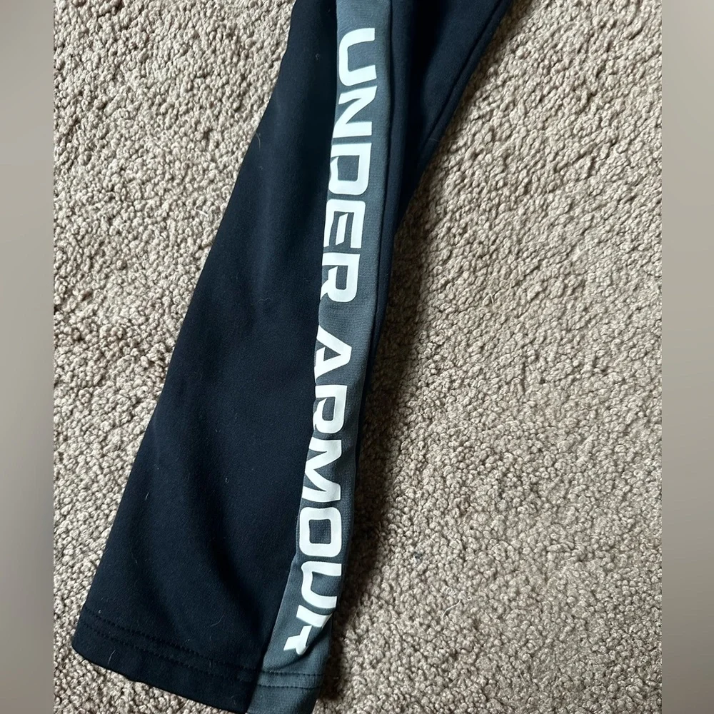 Under Armour Pants. Youth. Size Medium. Light Weight. - Picture 4 of 4